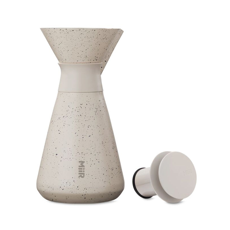 new-standard-carafe-q7 WebPDP-33oz_New_Standard_Carafe_Desert_Tan_Speckle_Studio__CAR1SVOS224_Front_Lid_Staged.jpg