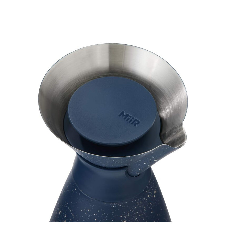 new-standard-carafe-q7 WebPDP-33oz_New_Standard_Carafe_Tidal_Blue_Speckle_Studio__CAR1SVOS225_45_Lid_Off.jpg